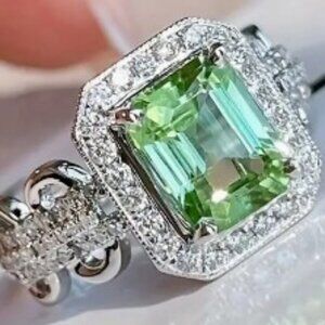 Vintage Claddagh-Inspired Green Square Cubic zirconia Ring Women size 7